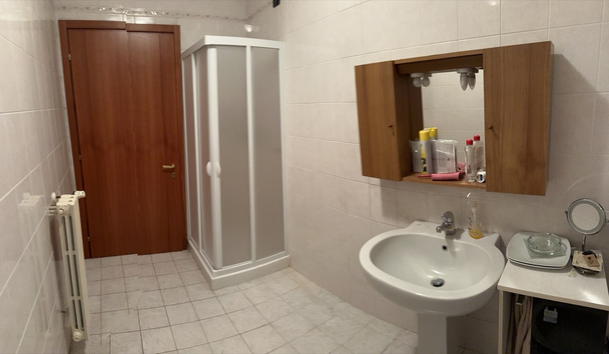 Il bagno con box doccia